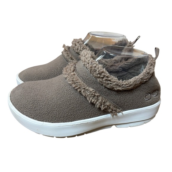 OOFOS Shoes - Oofos Oocoozie Low Chocolate Brown Women's Recovery Shoe Size 8
